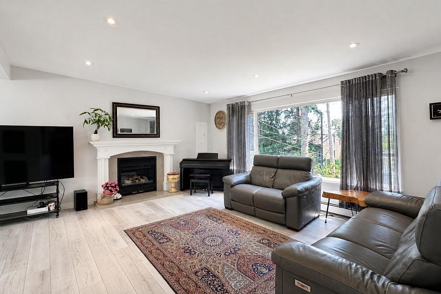 1398 Chamberlain Drive North Vancouver, BC - 10