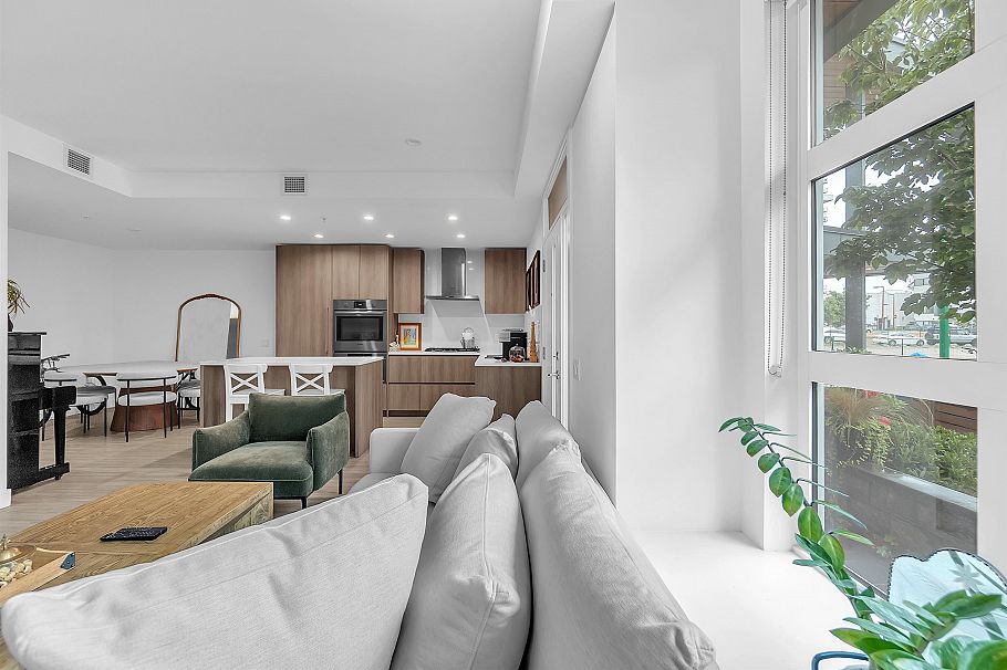 115 2060 Curling Road North Vancouver, BC - 10