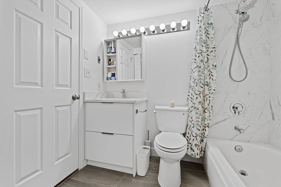 302 5818 Lincoln Street Vancouver, BC - 23