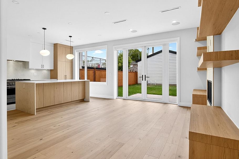 2 2741 E 7th Avenue Vancouver, BC - 4