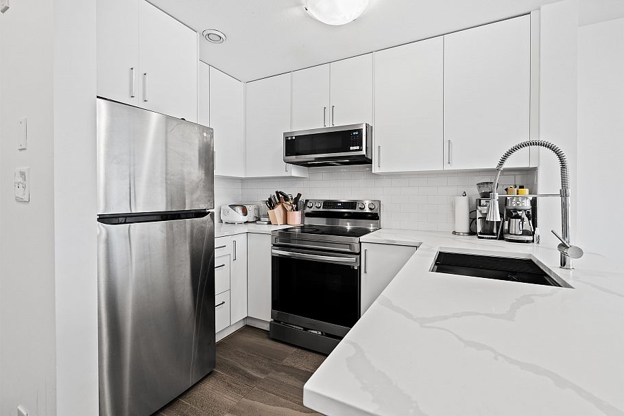 302 5818 Lincoln Street Vancouver, BC - 11
