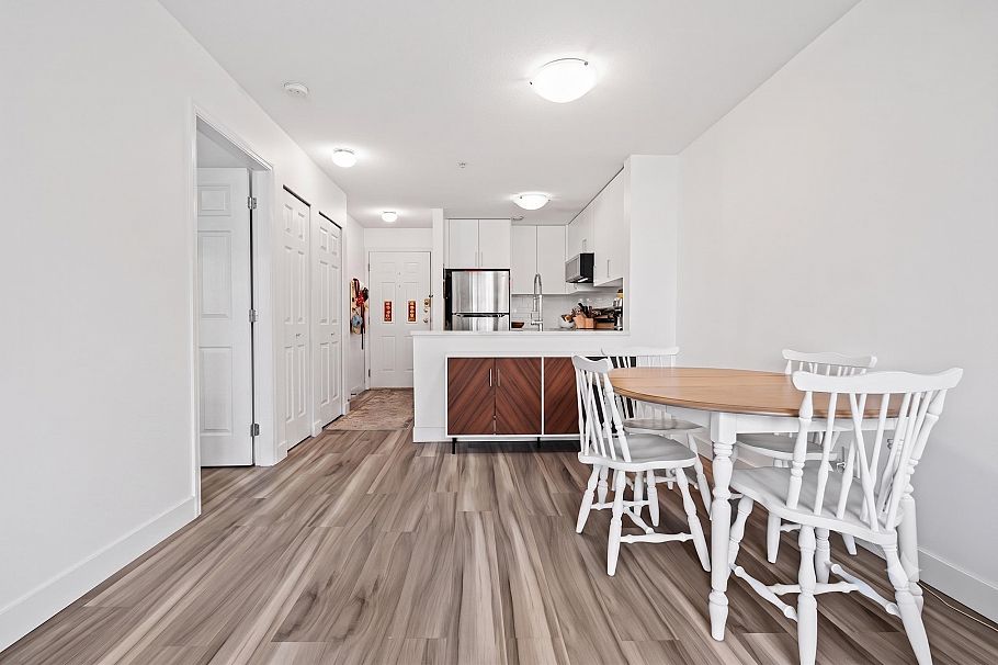 302 5818 Lincoln Street Vancouver, BC - 7