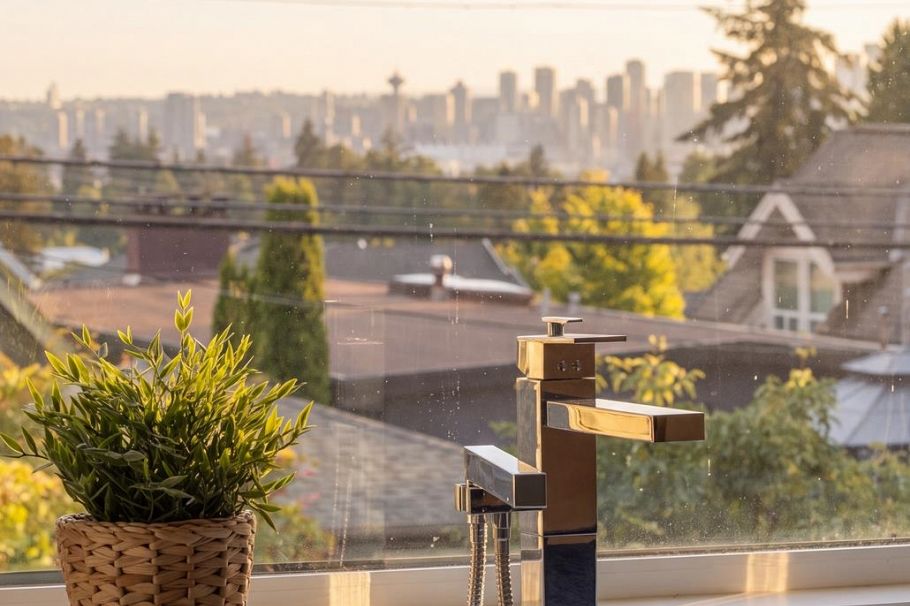 351 W 28th Street North Vancouver, BC - 18