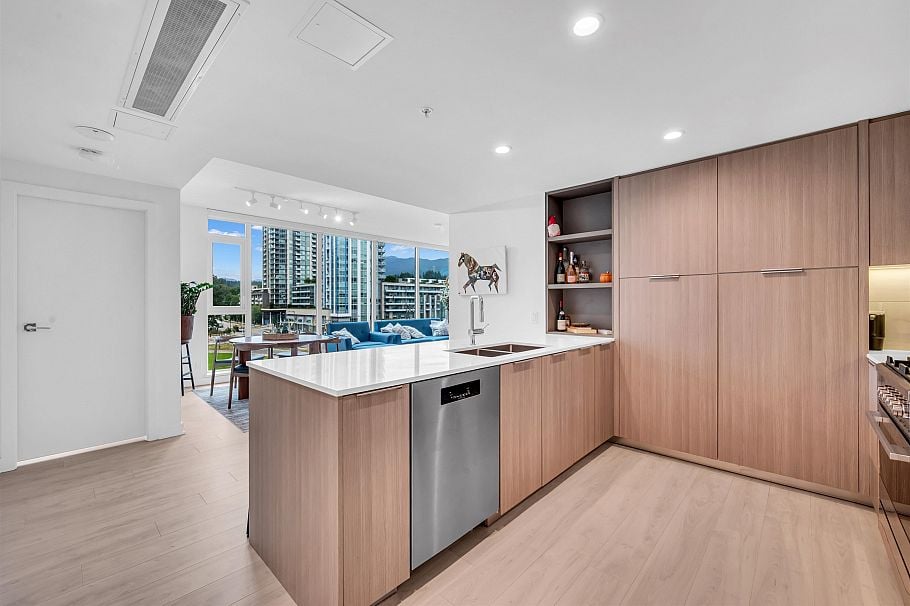 501 1471 Hunter Street North Vancouver, BC - 8