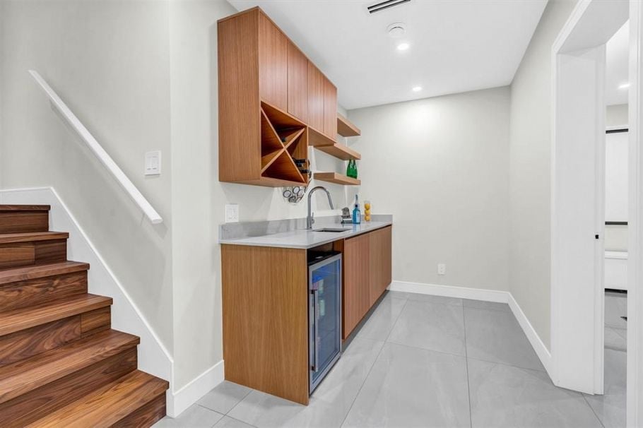 4470 Capilano Road North Vancouver, BC - 23