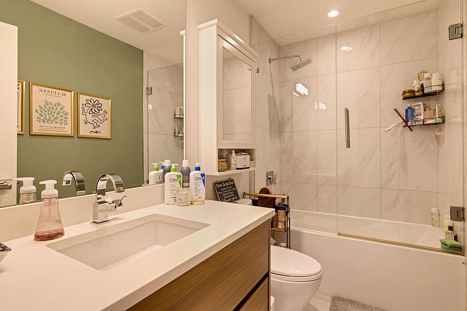 351 W 28th Street North Vancouver, BC - 39