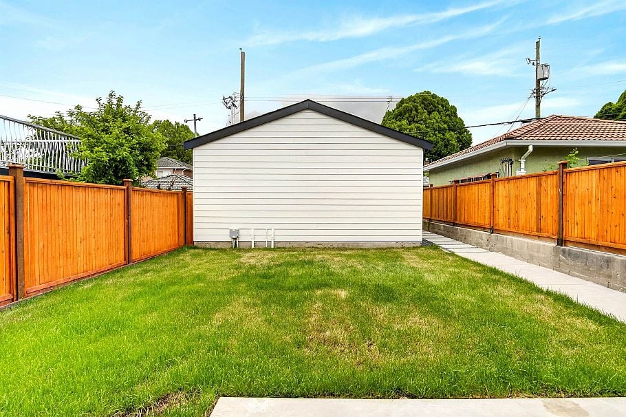 2 2741 E 7th Avenue Vancouver, BC - 27
