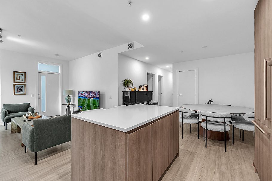 115 2060 Curling Road North Vancouver, BC - 12