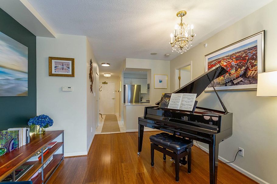 3F 199 Drake Street Vancouver, BC - 3