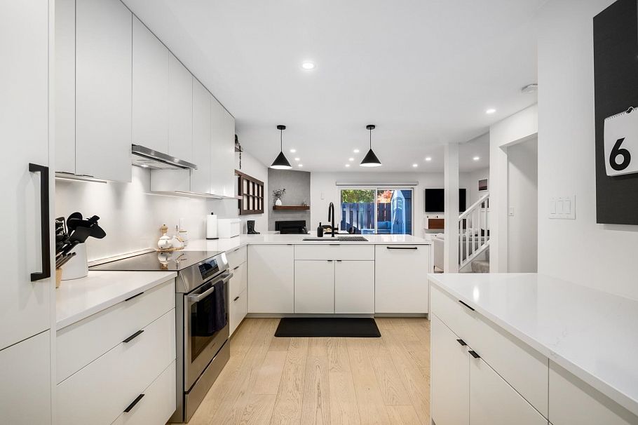 4663 Hoskins Road North Vancouver, BC - 1