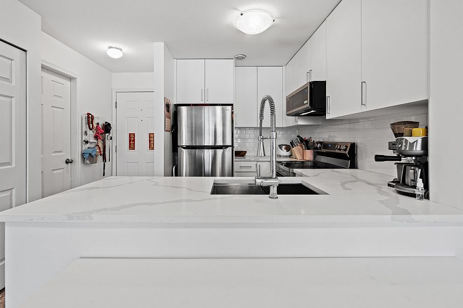 302 5818 Lincoln Street Vancouver, BC - 14