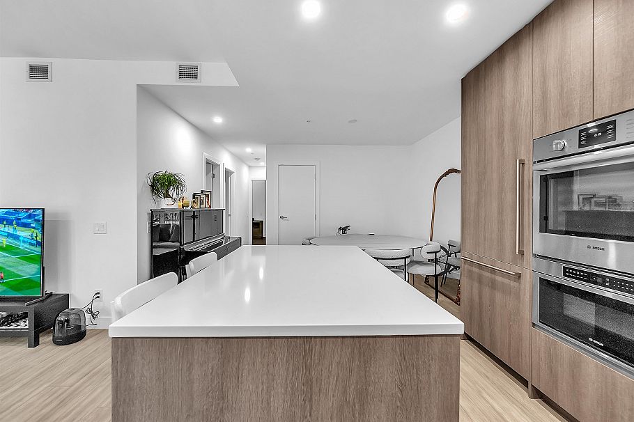 115 2060 Curling Road North Vancouver, BC - 13