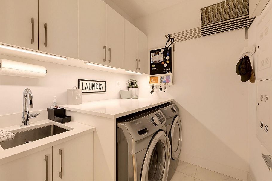 351 W 28th Street North Vancouver, BC - 25