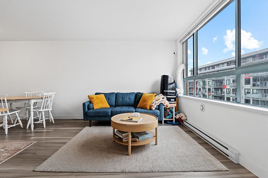 302 5818 Lincoln Street Vancouver, BC - 3