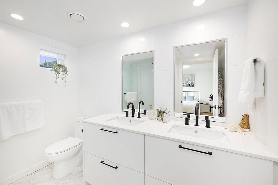 444 545 E 2nd Street North Vancouver, BC - 20