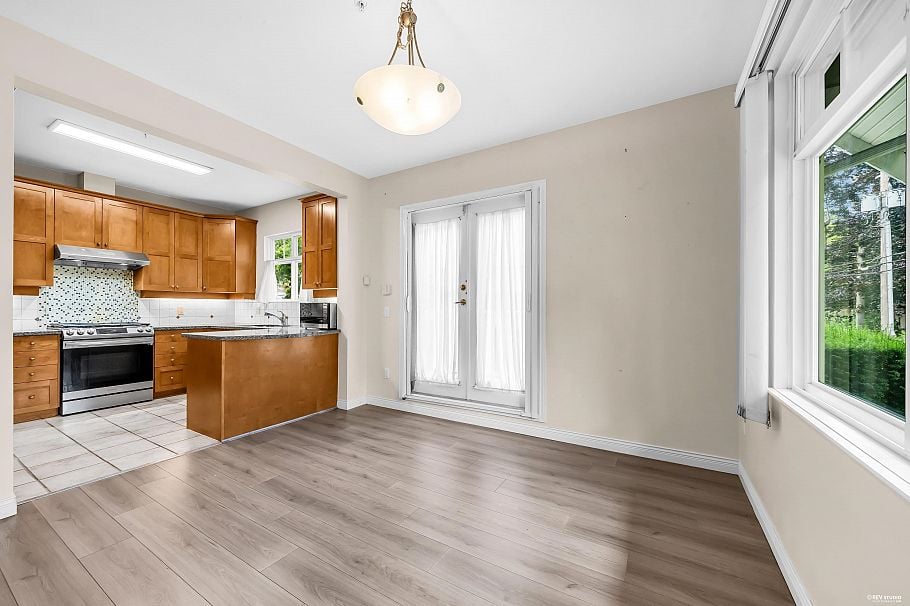 2459 W 39th Avenue Vancouver, BC - 8