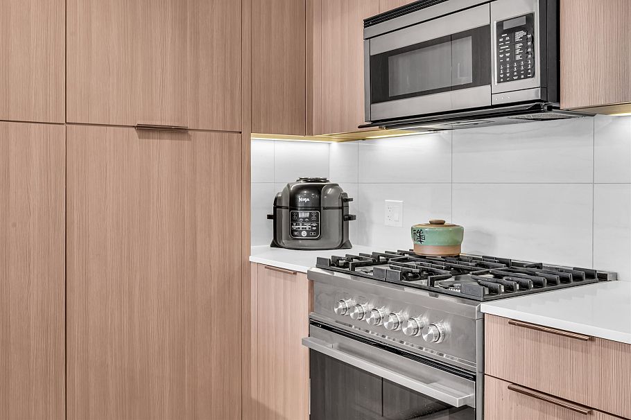 501 1471 Hunter Street North Vancouver, BC - 13