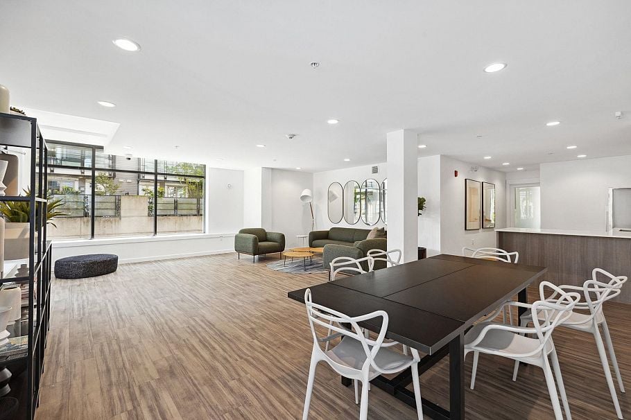 209 715 W 15th Street North Vancouver, BC - 29