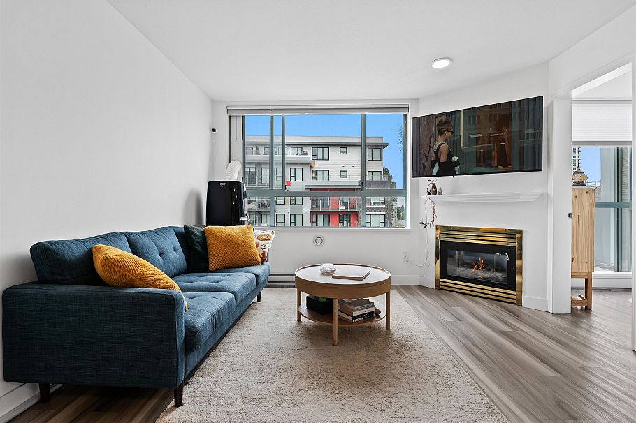 302 5818 Lincoln Street Vancouver, BC - 2