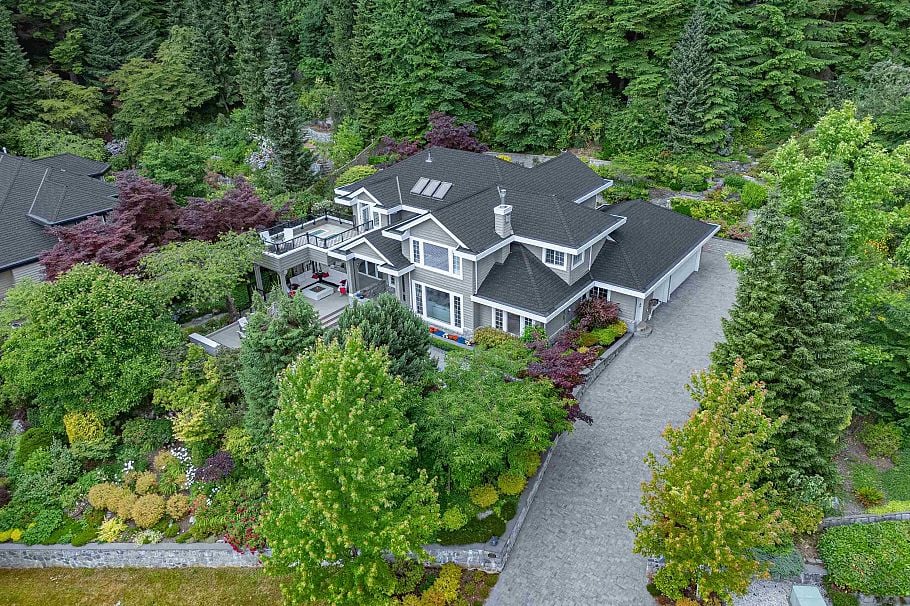 4115 E Braemar Road North Vancouver, BC - 2