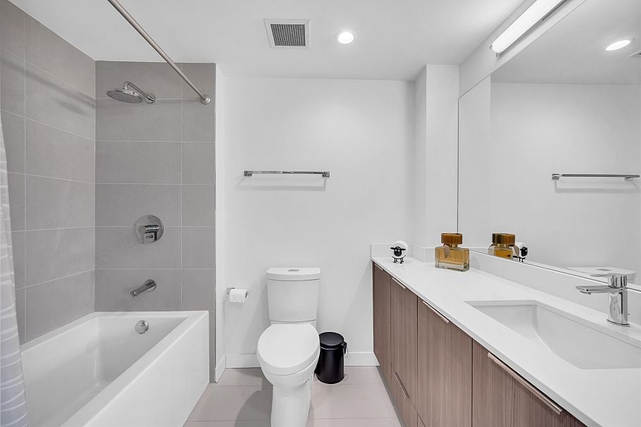 501 1471 Hunter Street North Vancouver, BC - 22