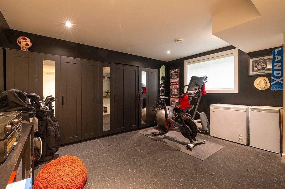 351 W 28th Street North Vancouver, BC - 34