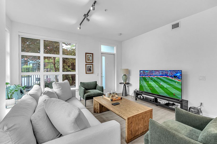 115 2060 Curling Road North Vancouver, BC - 6