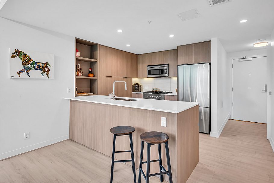 501 1471 Hunter Street North Vancouver, BC - 11