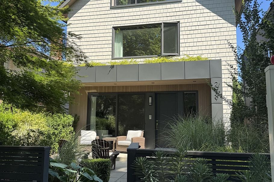 2939 W 15th Avenue Vancouver, BC - 1
