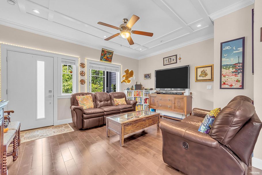 5603 Rhodes Street Vancouver, BC - 5