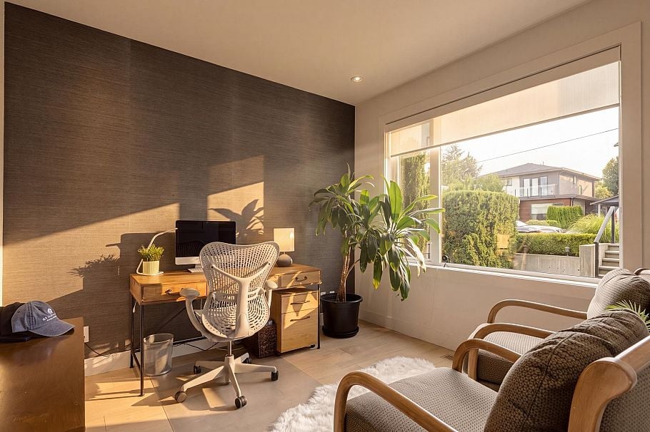 351 W 28th Street North Vancouver, BC - 26