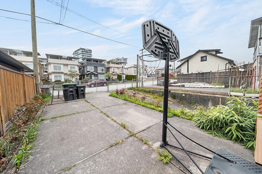 2258 Wenonah Street Vancouver, BC - 27