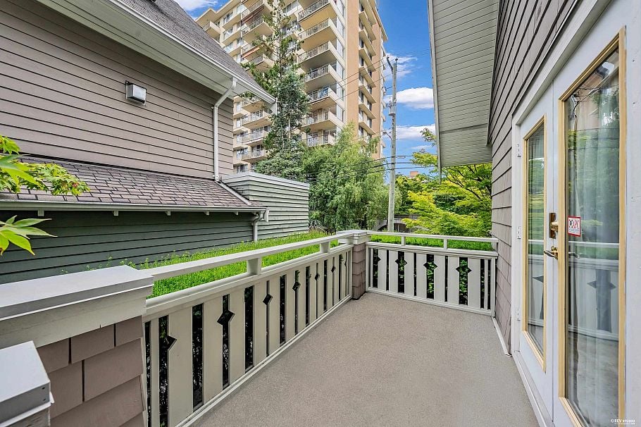 2459 W 39th Avenue Vancouver, BC - 30