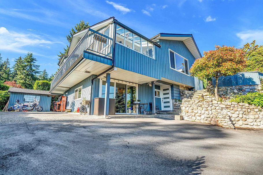 300 W Balmoral Road North Vancouver, BC - 1