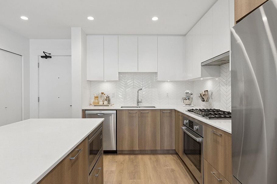 209 715 W 15th Street North Vancouver, BC - 14