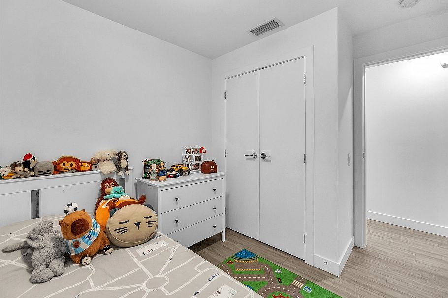 115 2060 Curling Road North Vancouver, BC - 19
