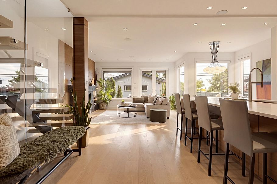 351 W 28th Street North Vancouver, BC - 4