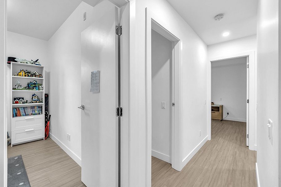 115 2060 Curling Road North Vancouver, BC - 15