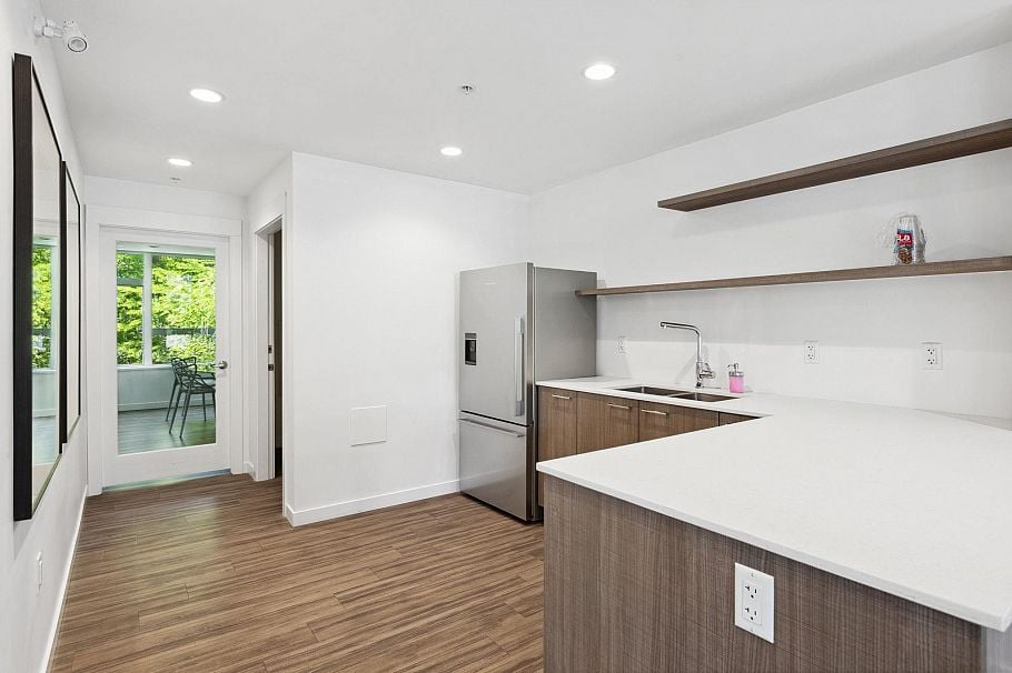 209 715 W 15th Street North Vancouver, BC - 35