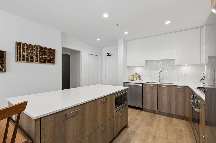 209 715 W 15th Street North Vancouver, BC - 13