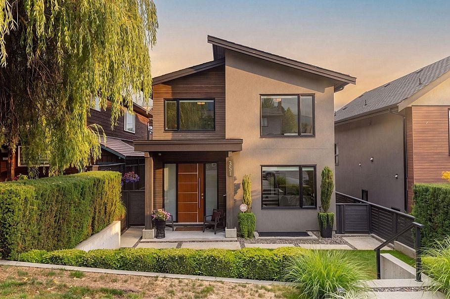 351 W 28th Street North Vancouver, BC - 1