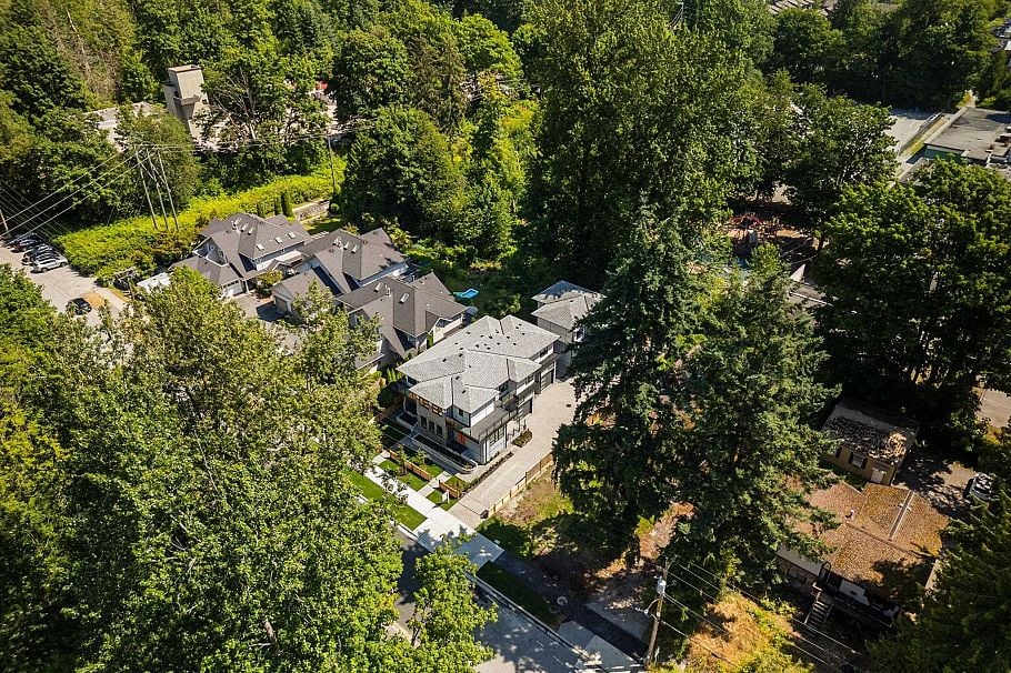 844 St. Denis Avenue North Vancouver, BC - 32