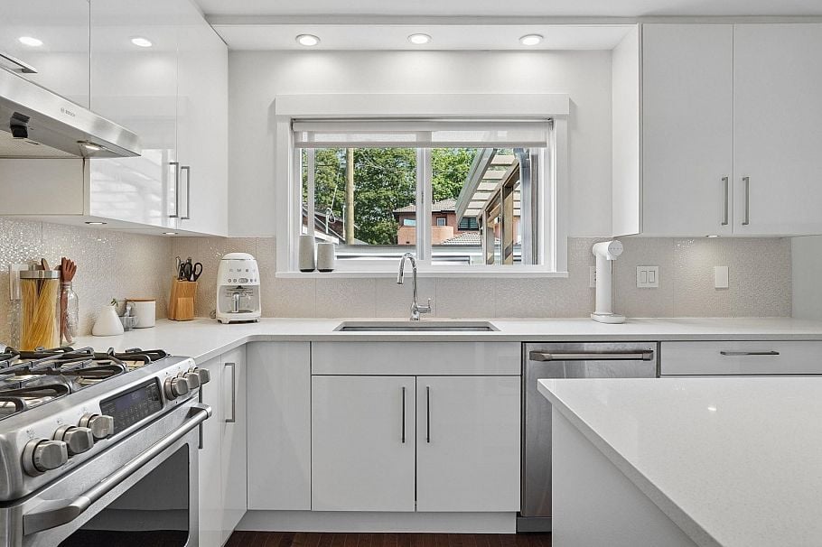 3349 W 14th Avenue Vancouver, BC - 17