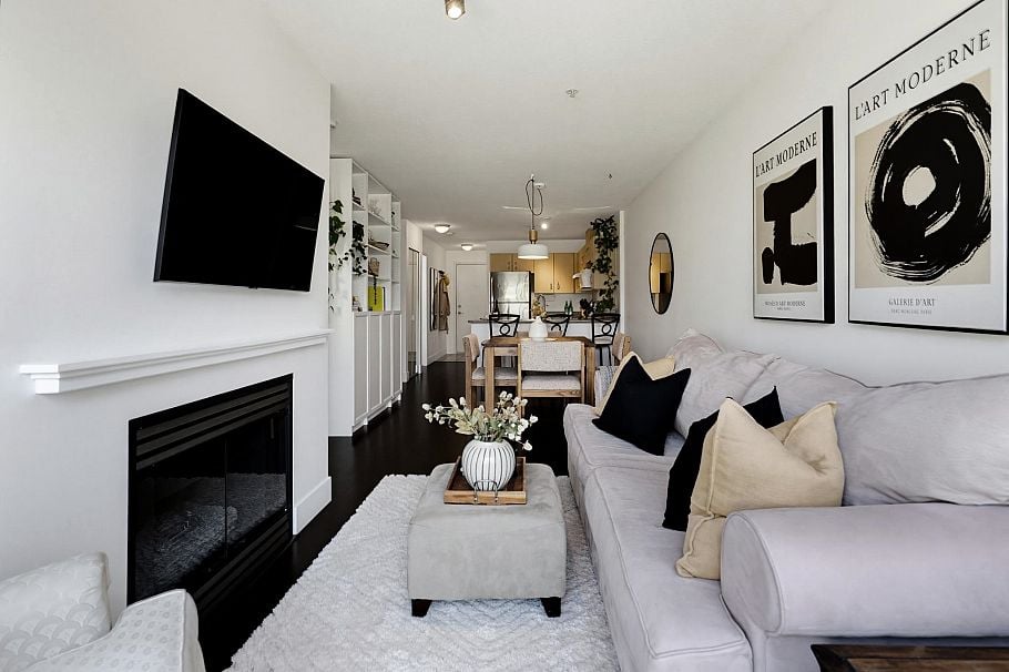 323 332 Lonsdale Avenue North Vancouver, BC - 2
