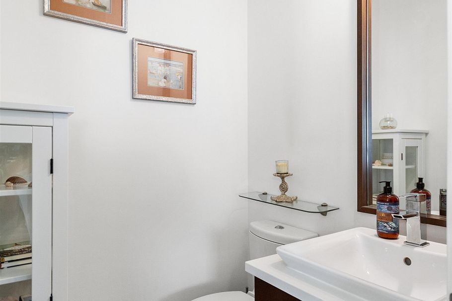 2416 W 8th Avenue Vancouver, BC - 11