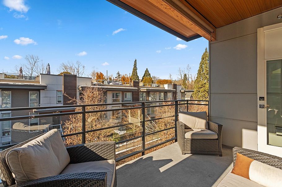 204 715 W 15th Street North Vancouver, BC - 9