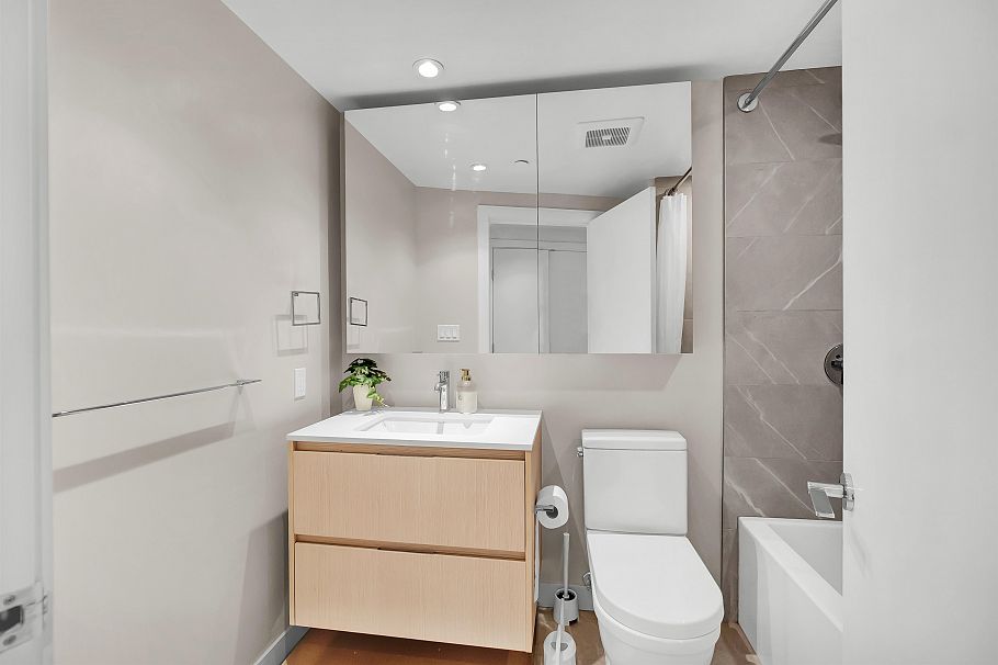 412 1500 Fern Street North Vancouver, BC - 25