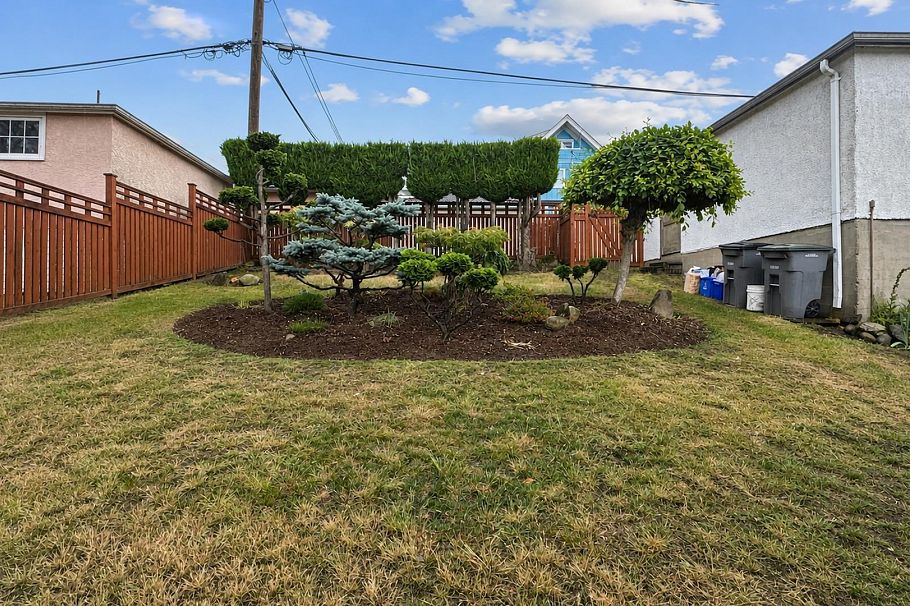 2965 E 8th Avenue Vancouver, BC - 36