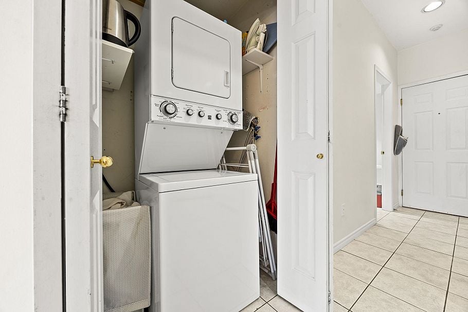 104 177 W 5th Street North Vancouver, BC - 18