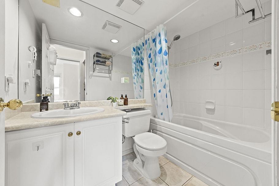 104 177 W 5th Street North Vancouver, BC - 16